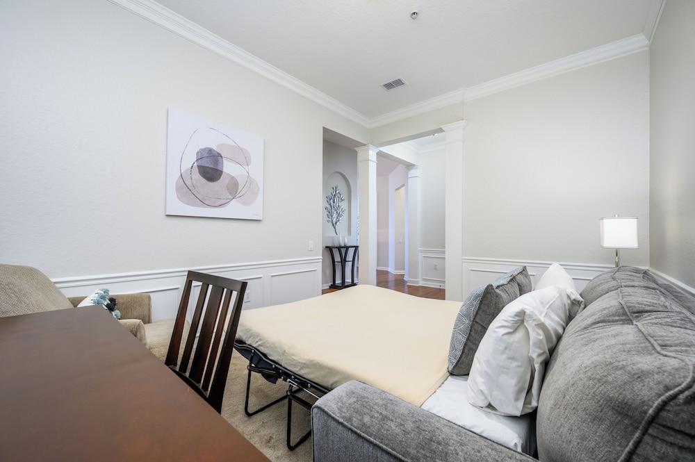 Penthouse Vacation Condo, Near the Parks - 2015