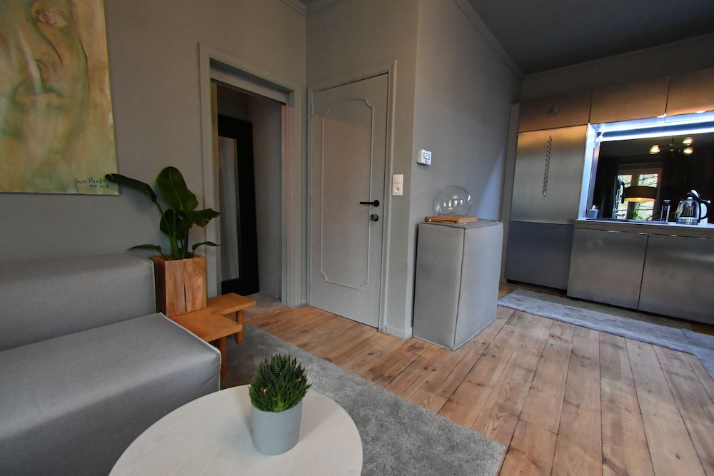 Cheap Luxury Stay From 50 Pppn view 2