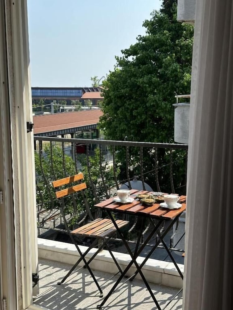 Queen Seagull Boutique Hotel