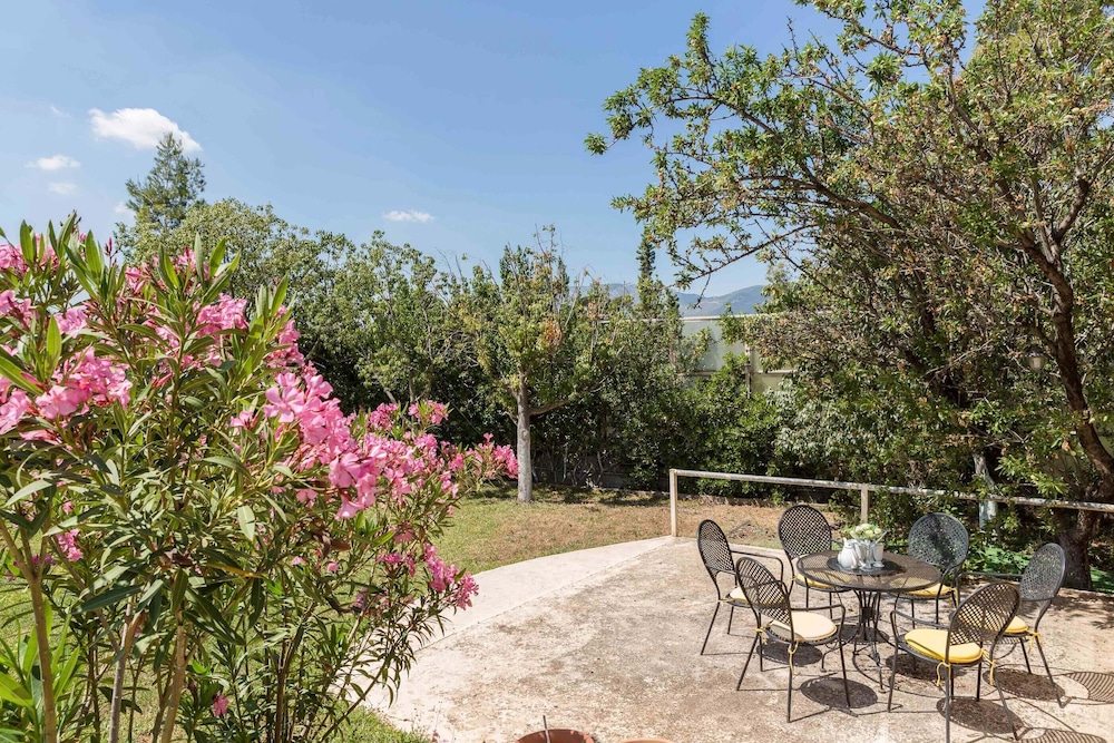 Dream Holidays in a Luxurious Garden Pool Villa view 5