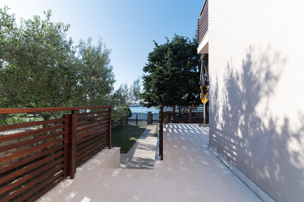 Beachfront Studio-apartment Spazzio view 4
