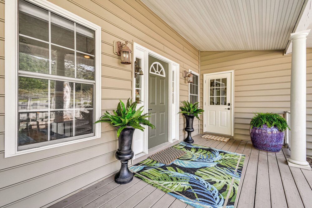 Mtn Views, Deck, Porches & Patio: Asheville Escape