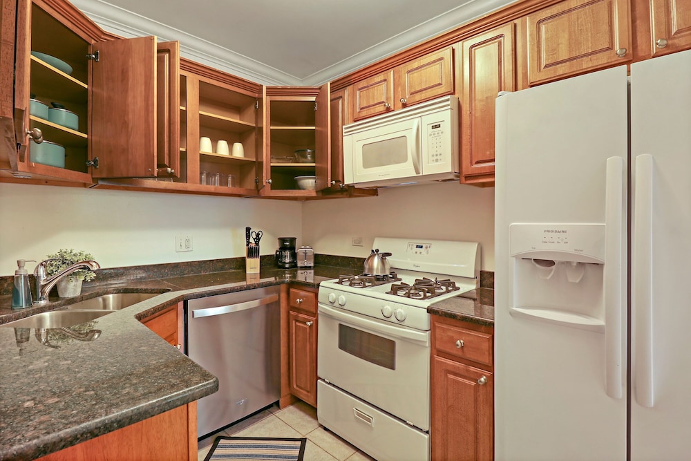 Chic 2BR Near Irving Park - Cullom D3