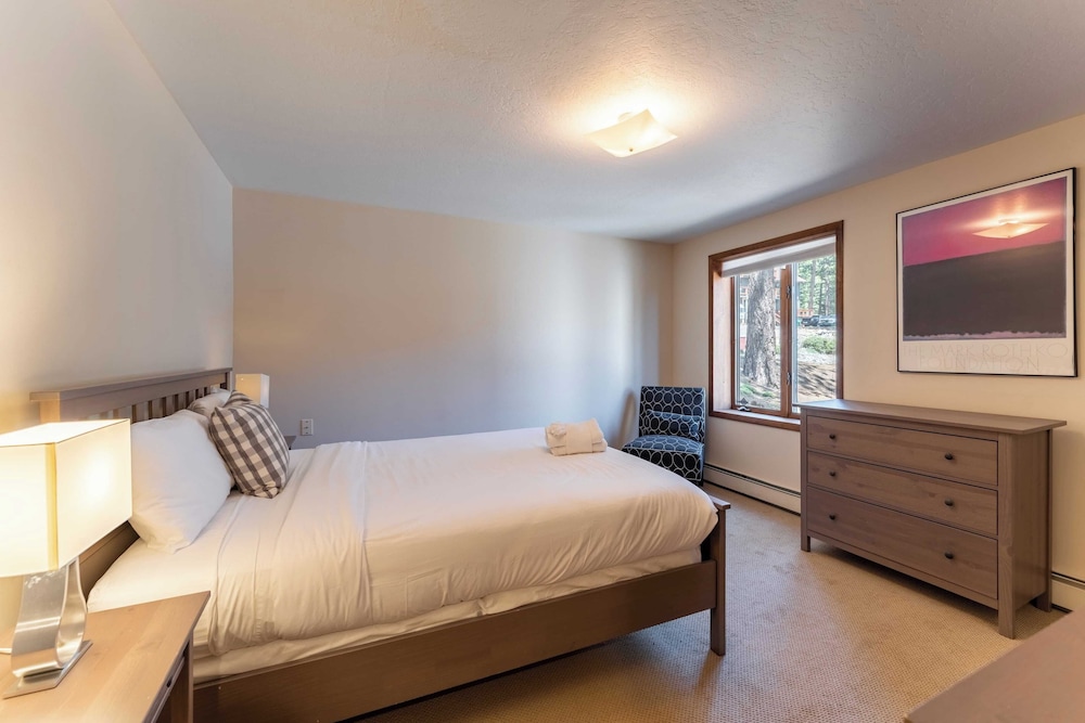 Crystal View by Avantstay Al Fresco Dining w/ View of Lake Tahoe + Crystal Bay