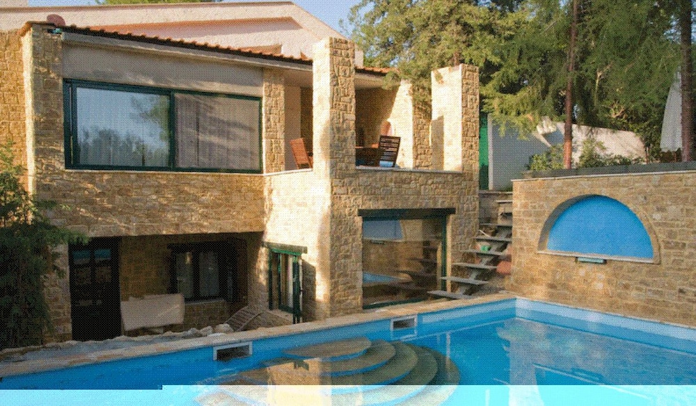 Maria Elena Villas