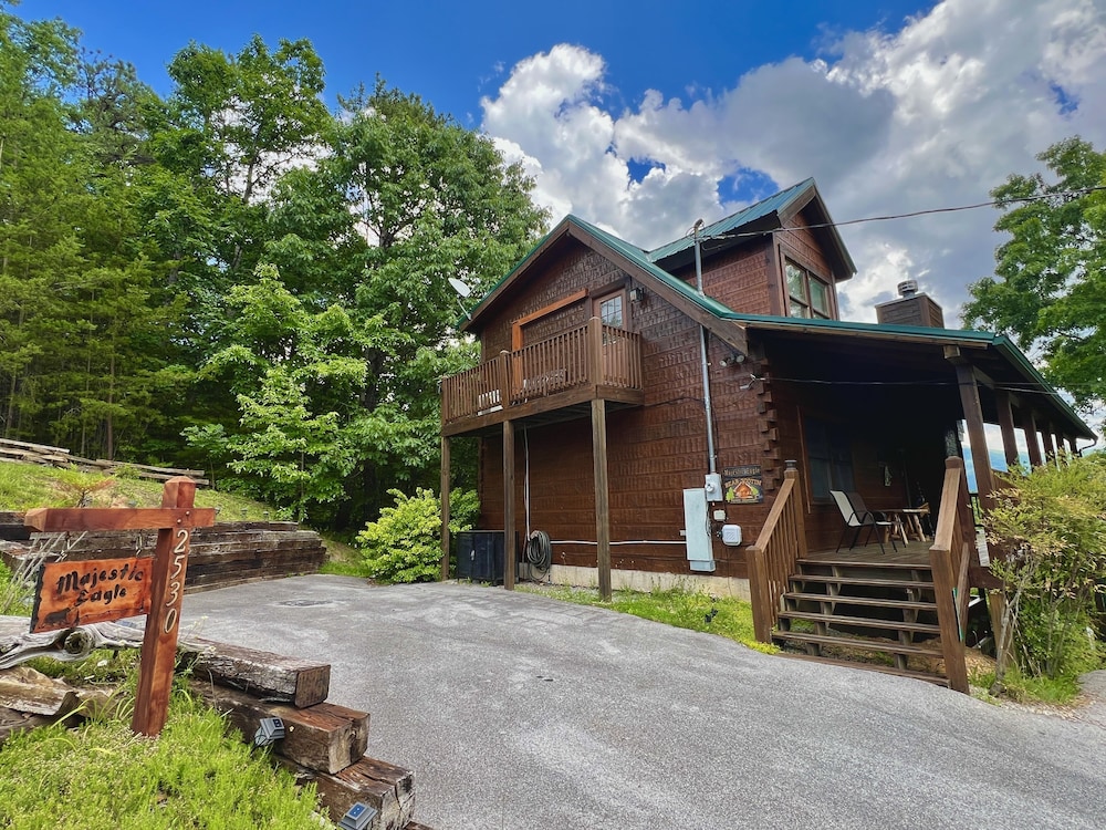 Eagles Point 3 Bedrooms 3 Bathrooms Cabin