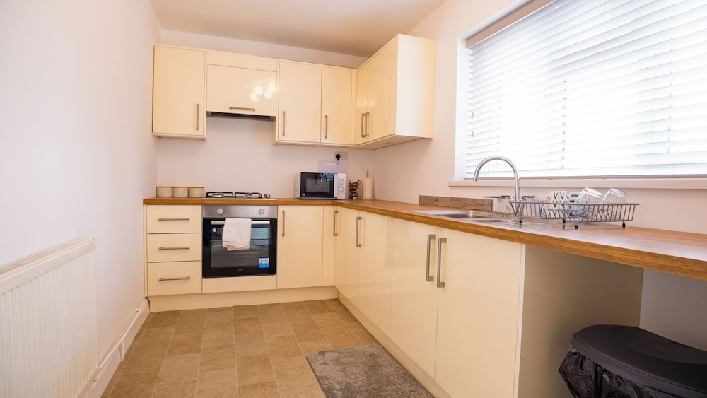Housesleeps6-garden-parking-familly&contractors