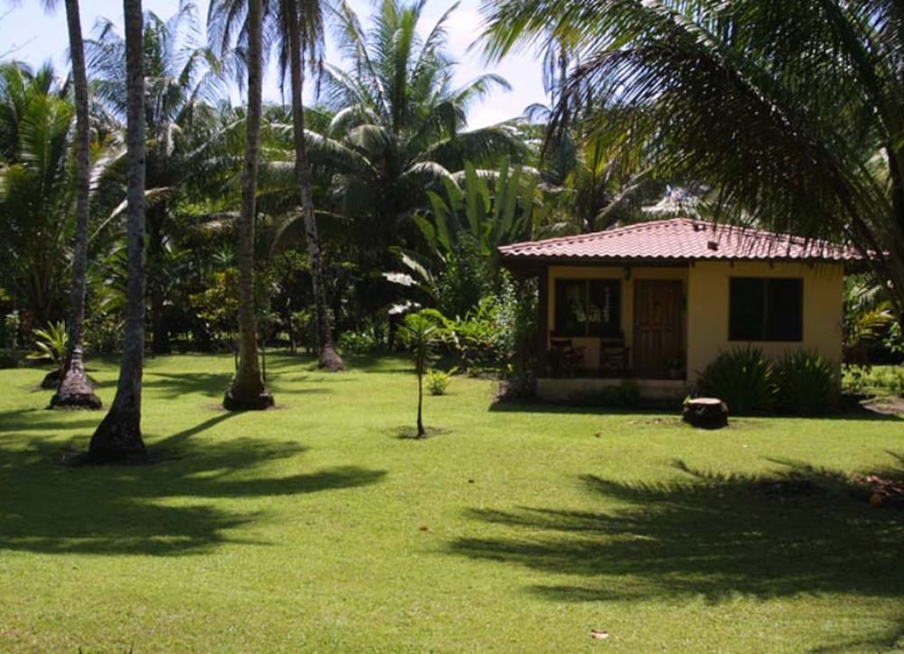 Hotel Turtle Beach Lodge - Image 1