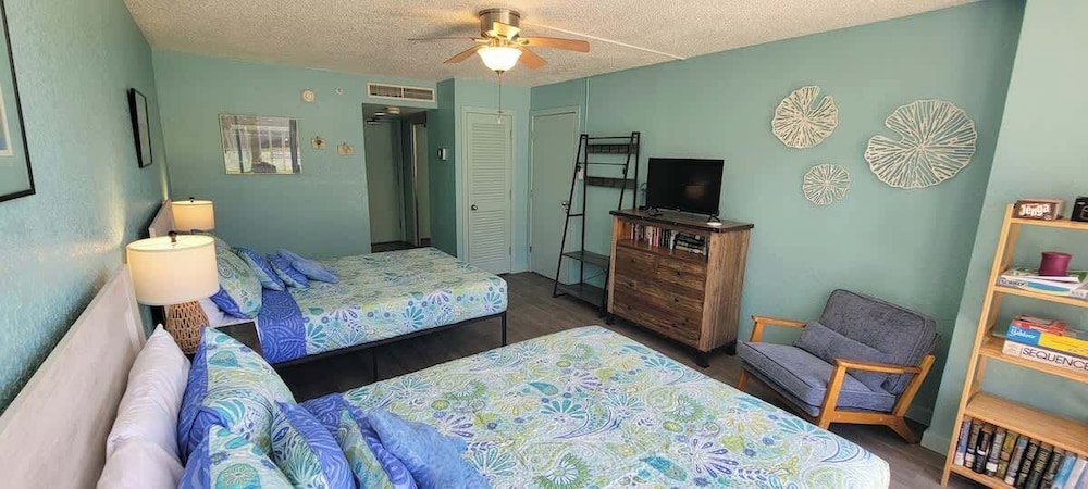 Beachfront Hotspot - New Furnishings - Pool - 1st Floor