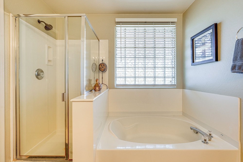Spacious Family Oasis in Cave Creek!