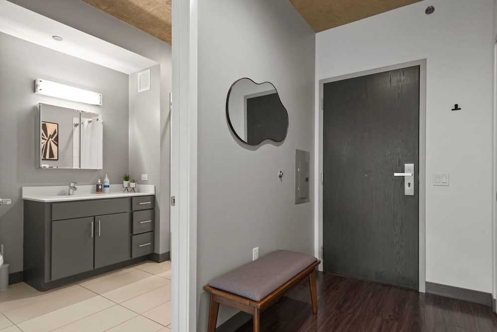 Group Home 3 Luxe Apts Spacious Central