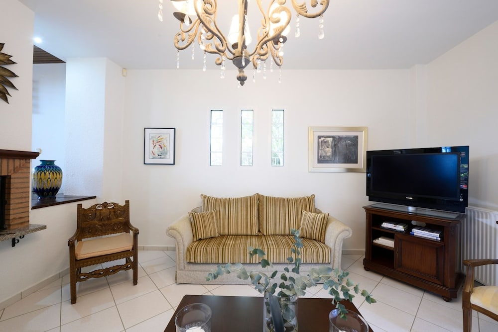 Escape Villa in Melissochori
