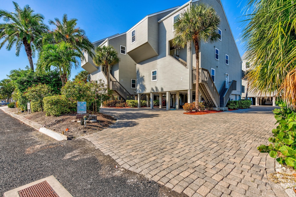 Pelican Pointe 2A