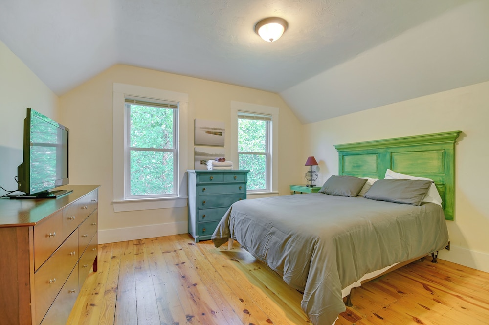 7 Mi to Cranmore Ski Resort! Family Escape w/ Yard