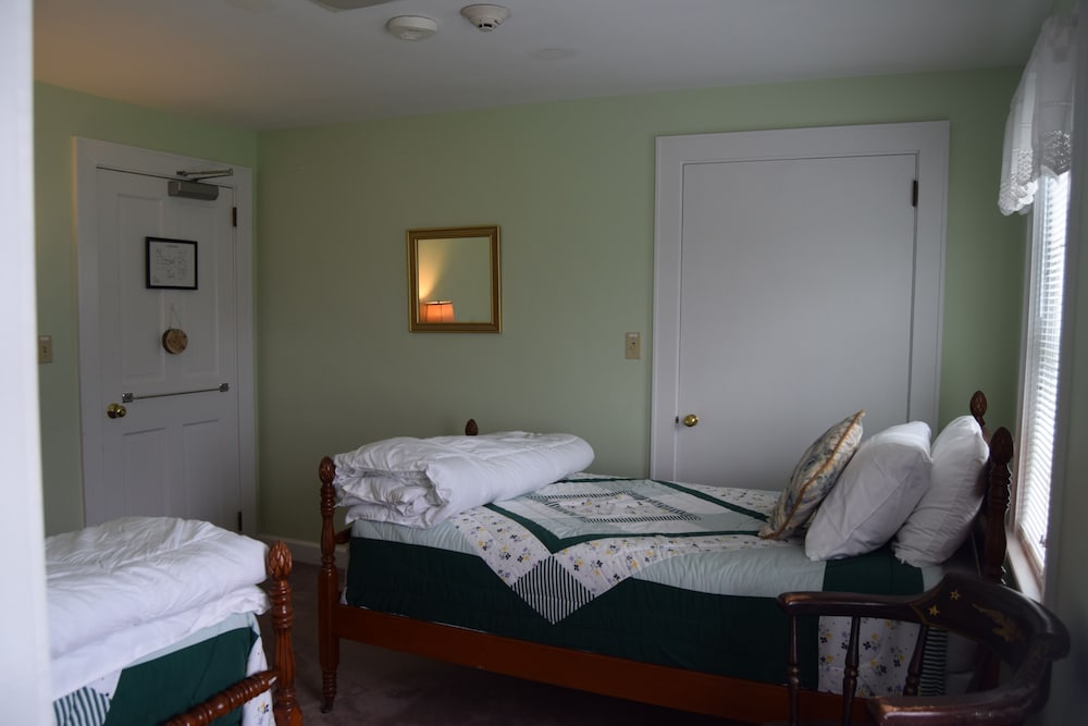 New Hampshire Mountain Inn