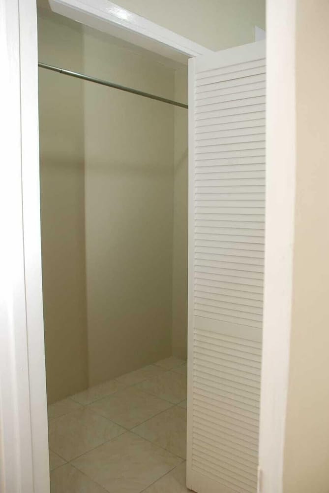 The Discovery Bay Lux Apartment