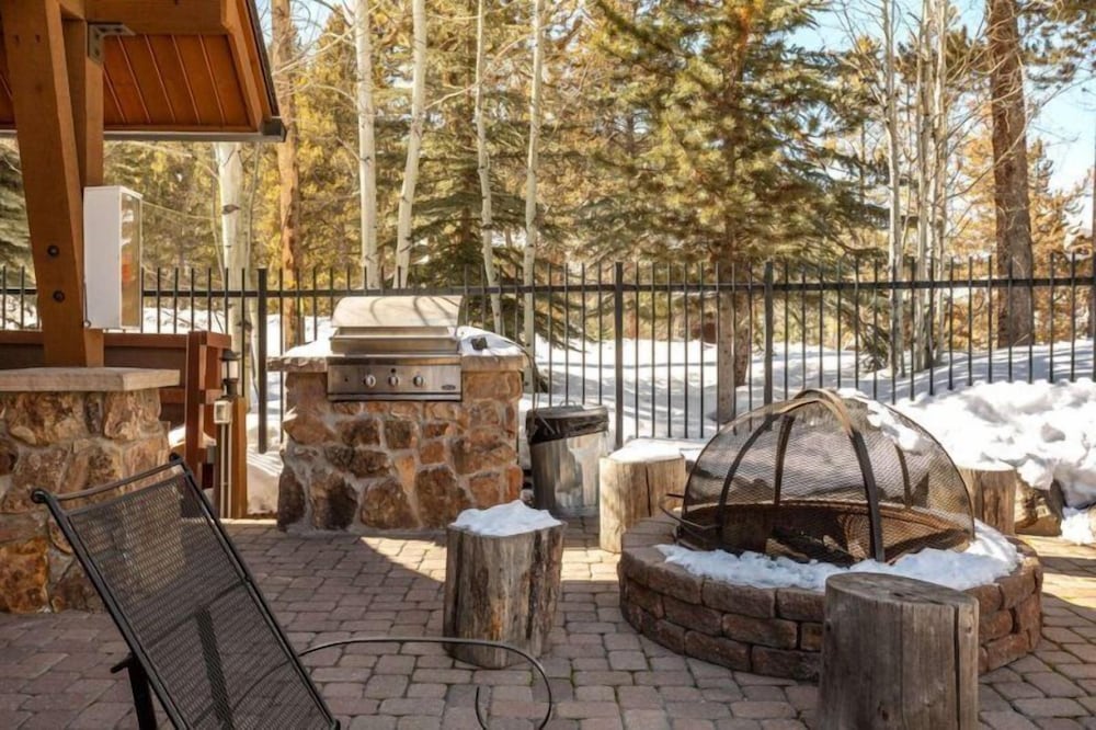 Seasons 3 Bedroom Townhome in Lakeside Village view 4