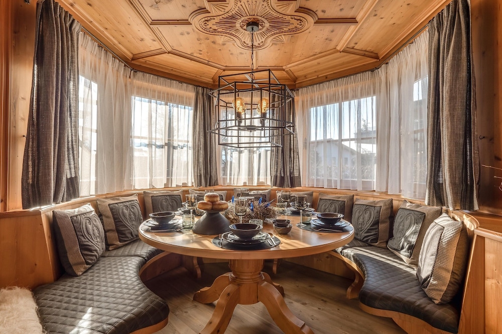 Elegant Chalet Near Slopes & Village