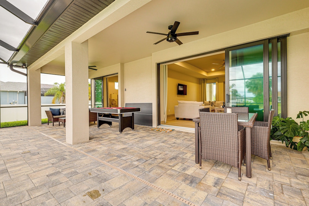 Outdoor Oasis: Spacious Family Home in Cape Coral!