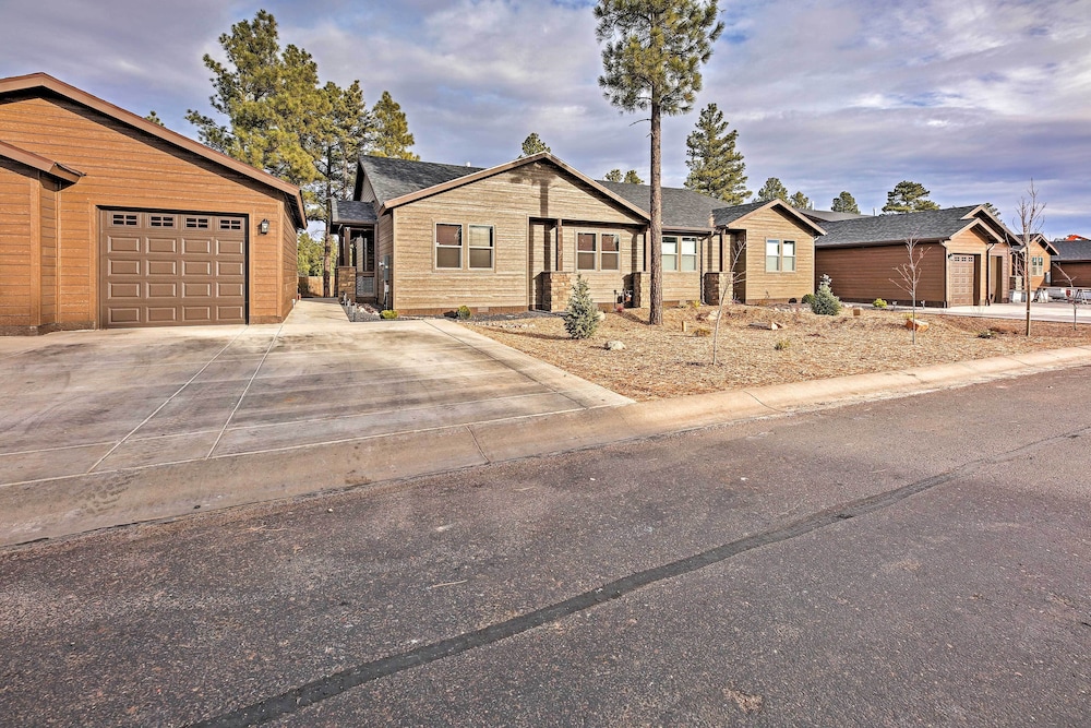 Chic Show Low Townhome w/ Bbq: Dogs Welcome! view 4
