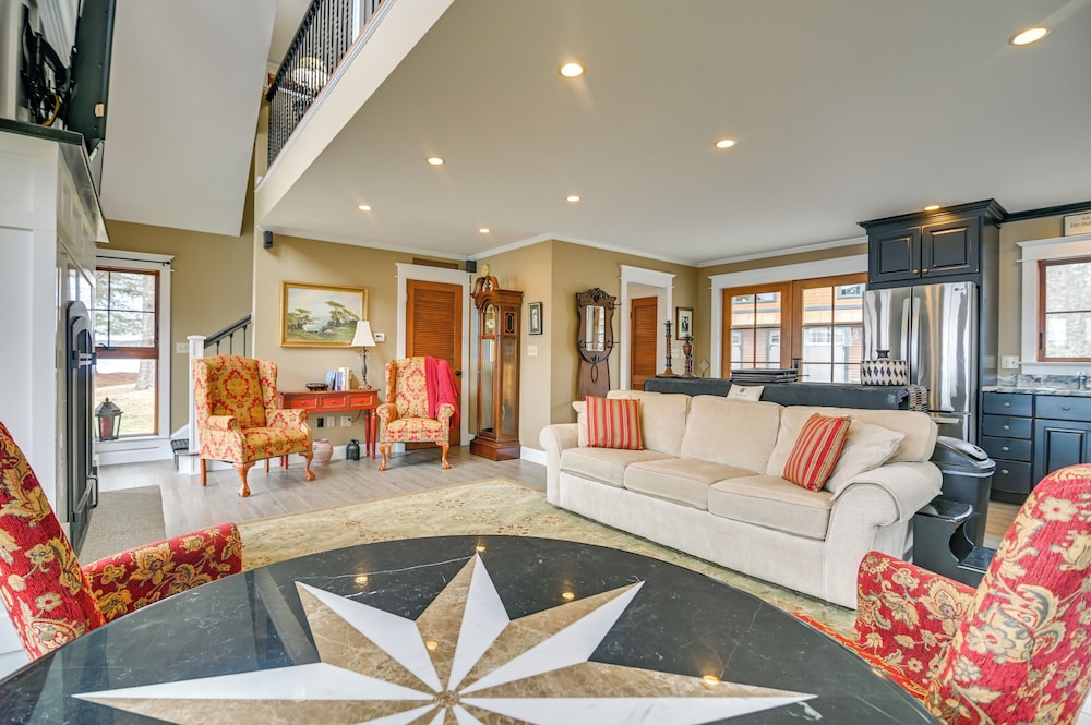 Waterfront Cabin w/ Deck: Serene Eddington Escape