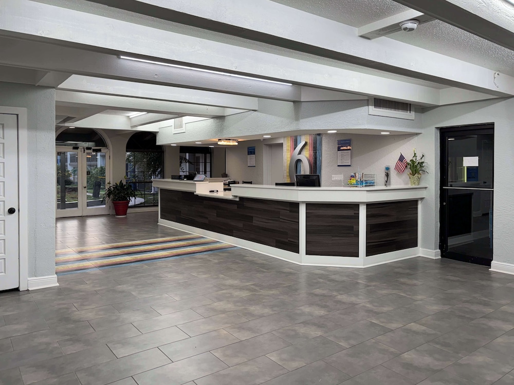 Motel 6 Tallahassee, FL – North Monroe view 3