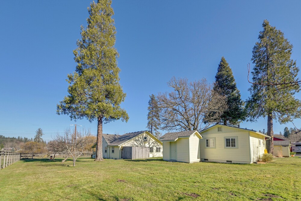 Nature Lovers Getaway in Rural Grants Pass