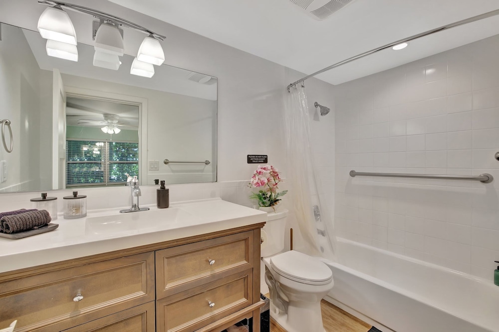 Seabreeze - 6BR Pool and Steps to Beach