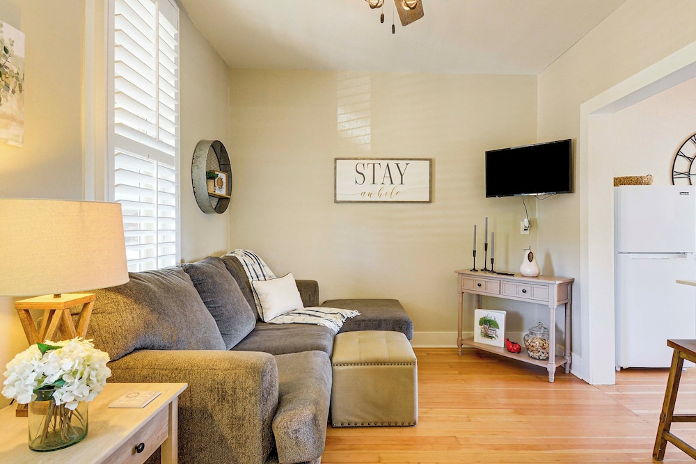 Walk to Courthouse Square: Quiet Home w/ Porch view 4