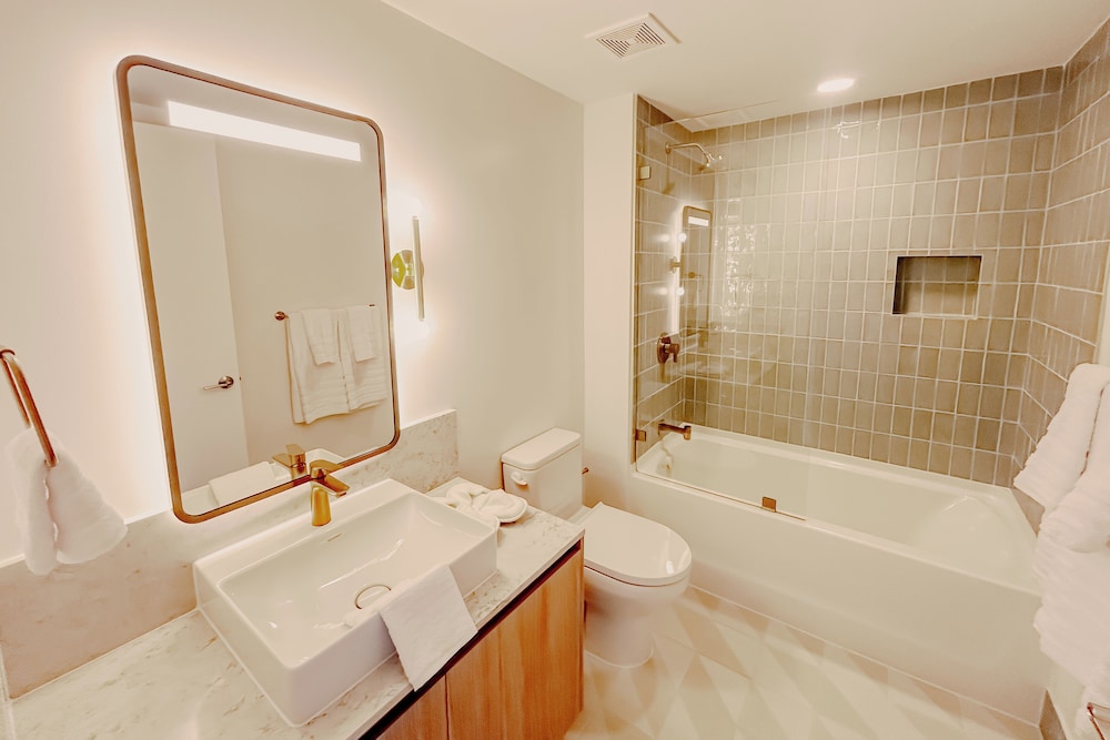 Luxurious Downtown Escape
