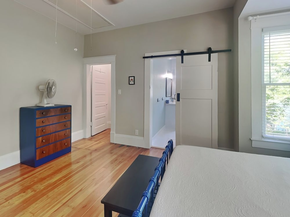 Sealy Street Duo by Ryson Vacation Rentals