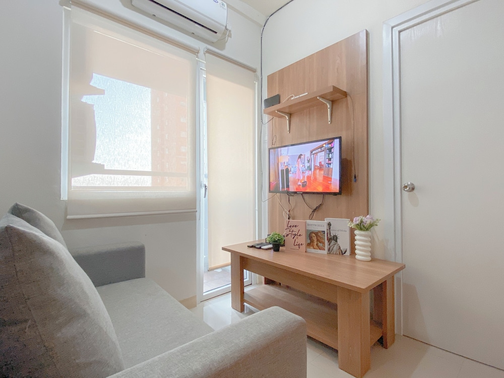 Compact 2Br Apartment Direct Access To Mall At Green Pramuka City