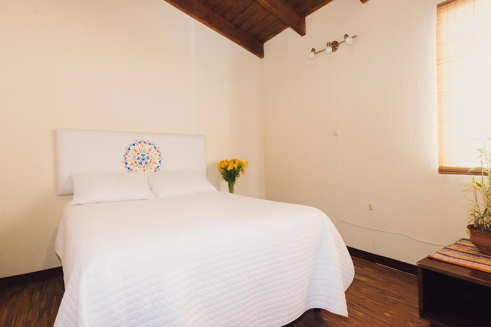 Quetzalroo Boutique Hostel