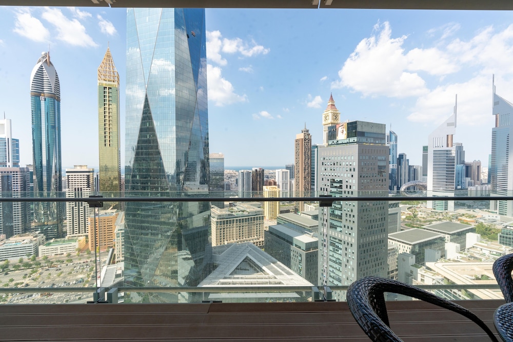 Lux BnB Burj Daman DIFC Sea View