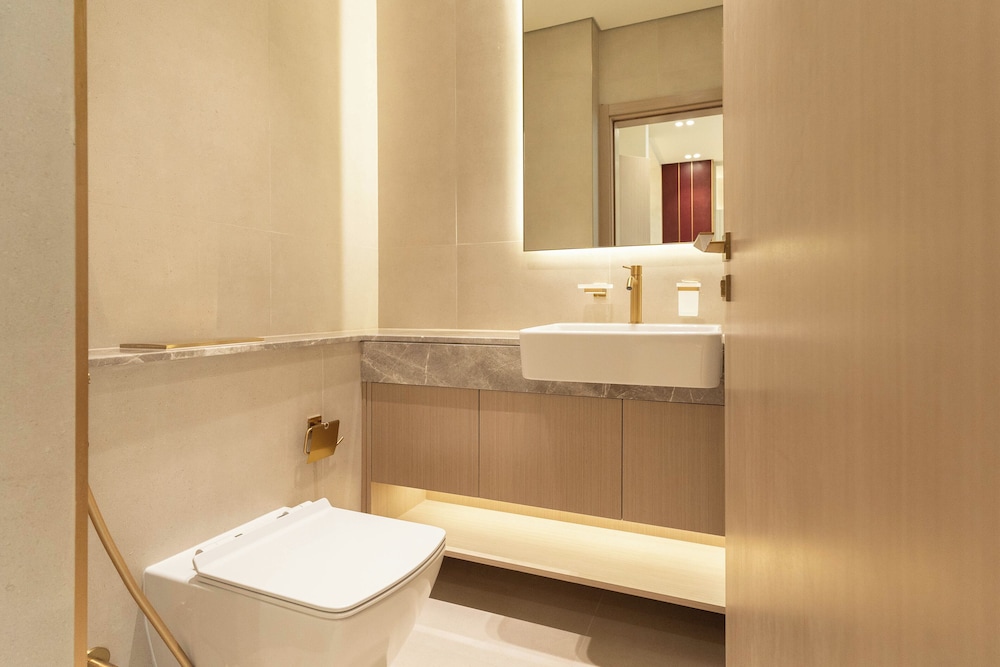 Luxury Sky Retreat w Private Pool -JVC