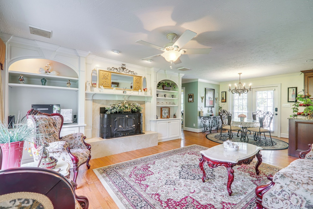 Game Room + Pond: Spacious Gainesville Getaway!
