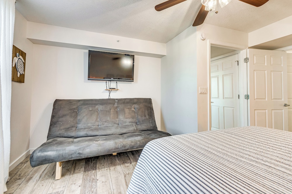 Waterfront Fort Walton Beach Condo: Pool Access!