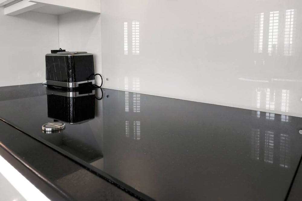 Chic Luxury - Central - Beach Access - Wind