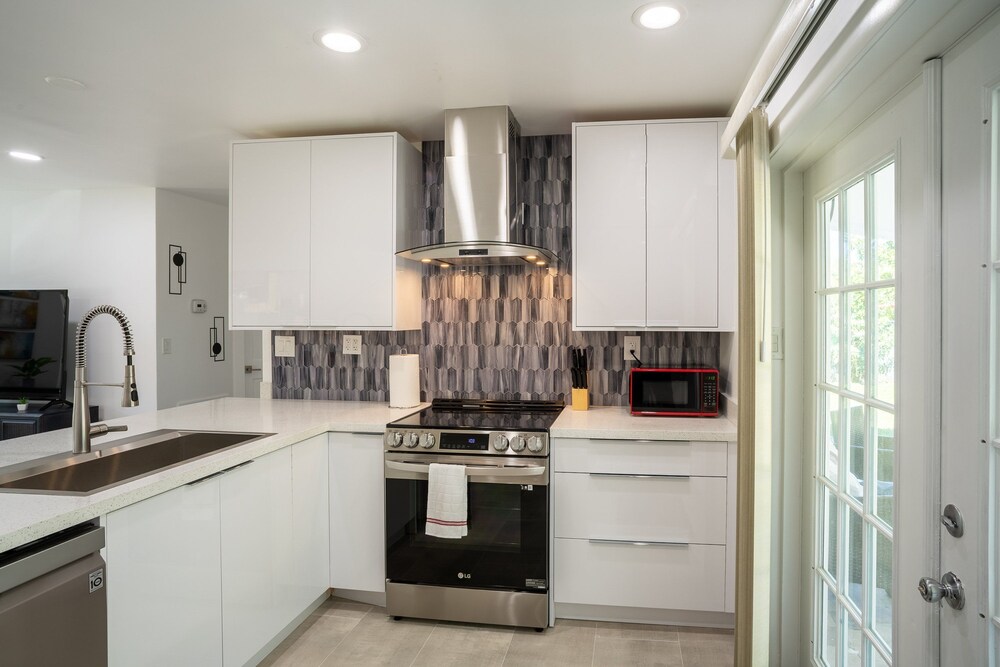 Spacious 3BR Home 2 Baths Amazing Pool Area