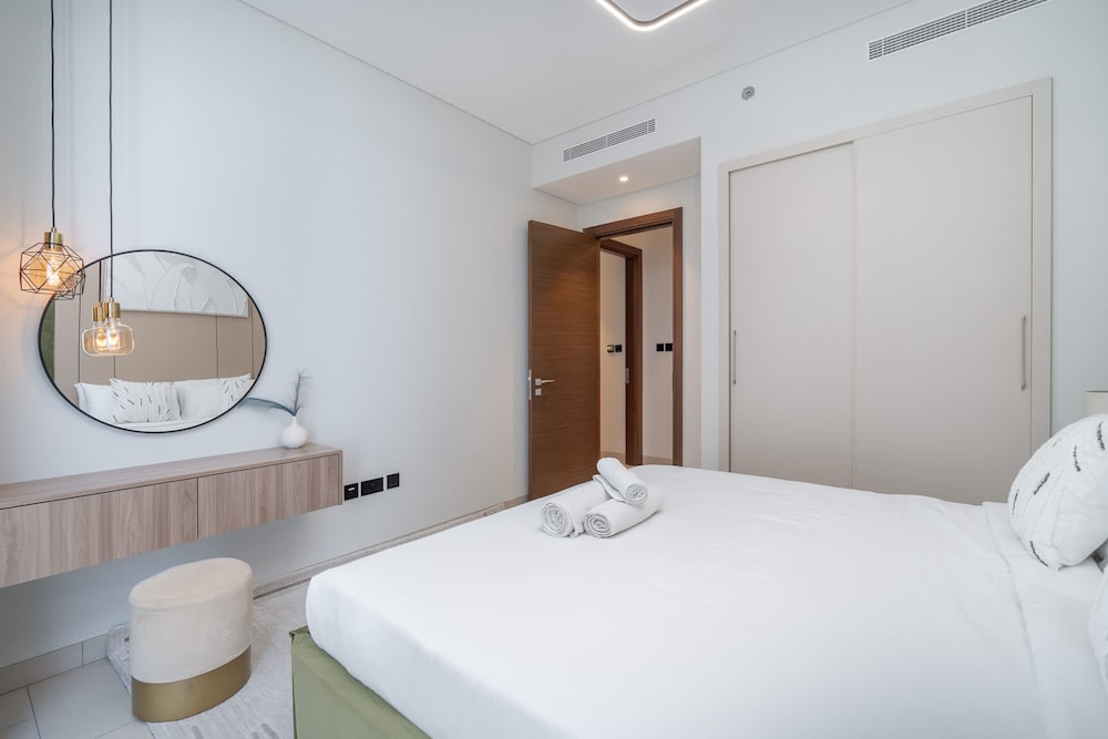 Lavish 2BR Apartment in Sobha Creek Vistas Reserve