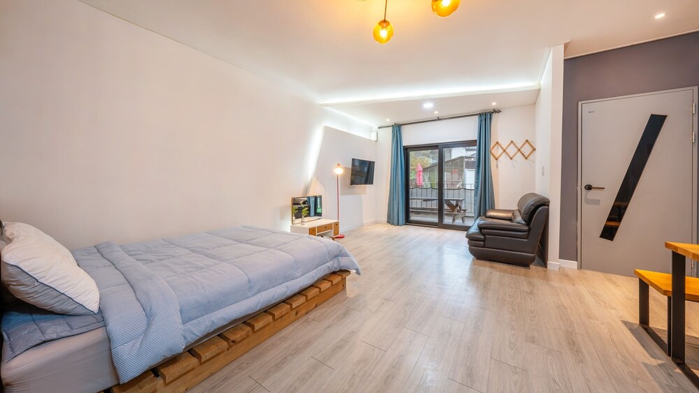 Gangneung Nineone Pet Pension