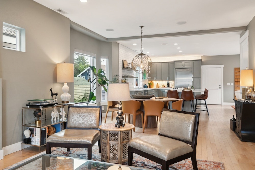 Spacious Family Retreat Media Room & Patio 3 Bedroom Home