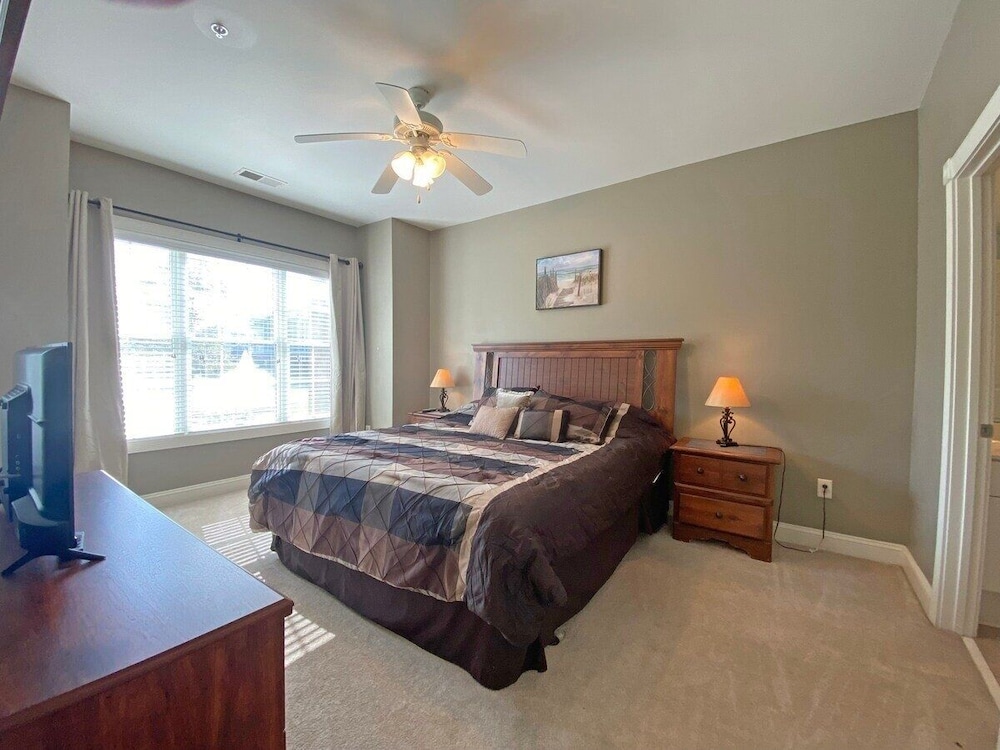 Magnolia Pointe Luster Leaf 4847-101 3 Bedroom Condo