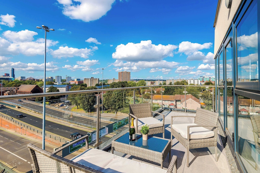 Premium City Penthouse Ideal For Business