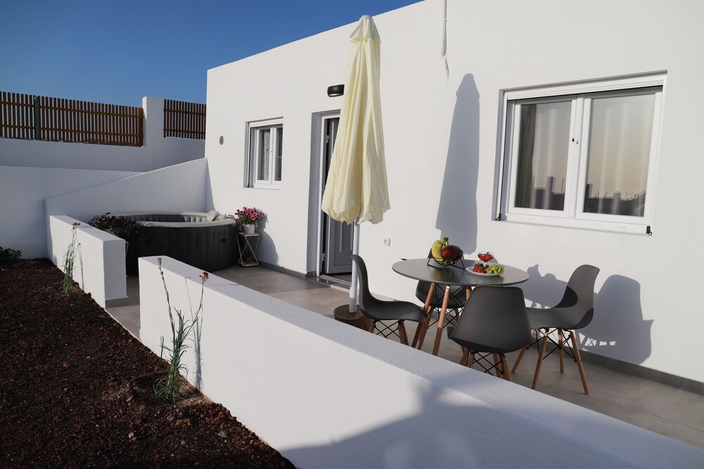 Calma Eco Houses view 4