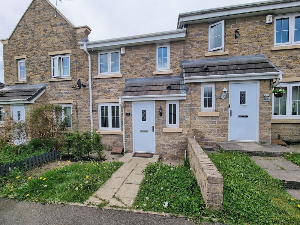 Leyland Road Retreat - 4 Bedroom House