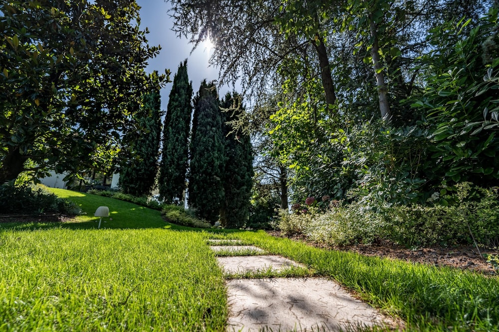 Charming Green and Blue Villa by Wonderful Italy