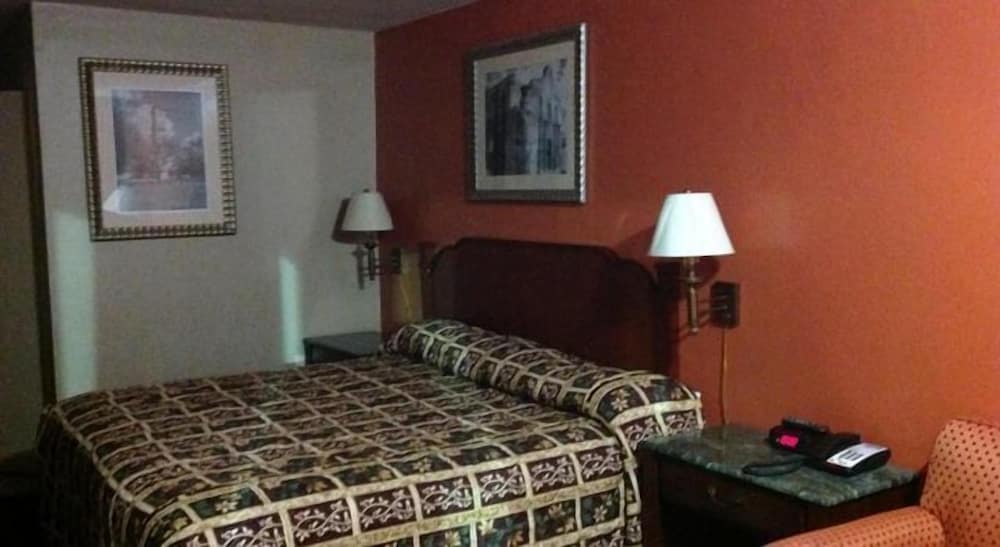 Deluxe Inn Airport