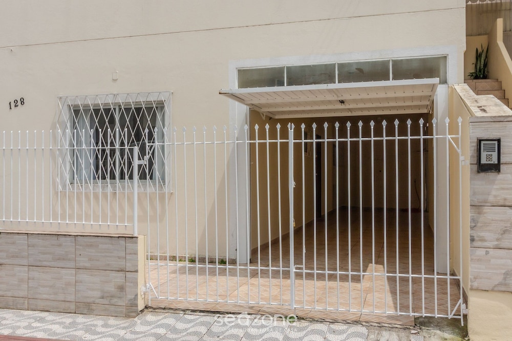 Casa 600m da Praia Central c/ garagem 3 qts NRR128