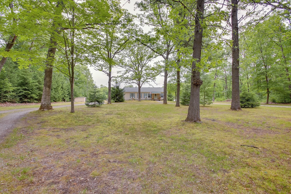 Spacious Wellston Home Near Hiking & Skiing! view 4